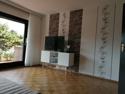 Im Wohnzimmer mit TV